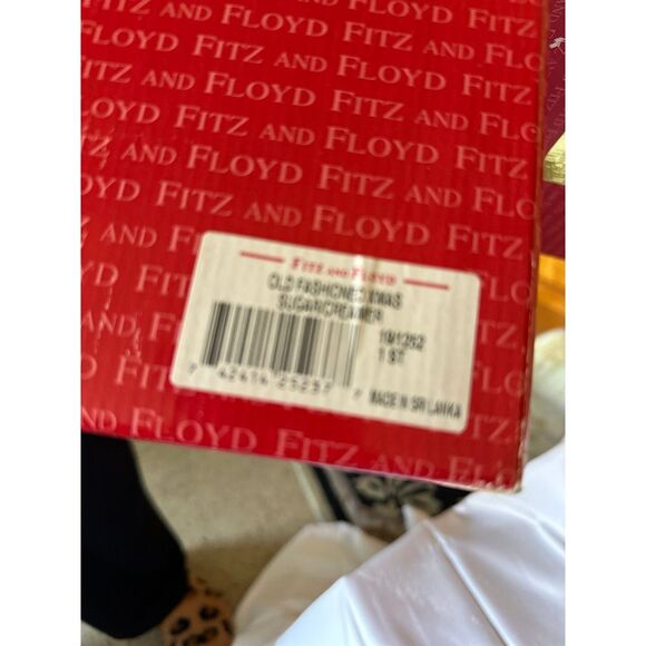 Fitz & Floyd Creamer and Sugar Bowl Set - Old Fashioned Christmas - Like New** - Picture 3 of 3